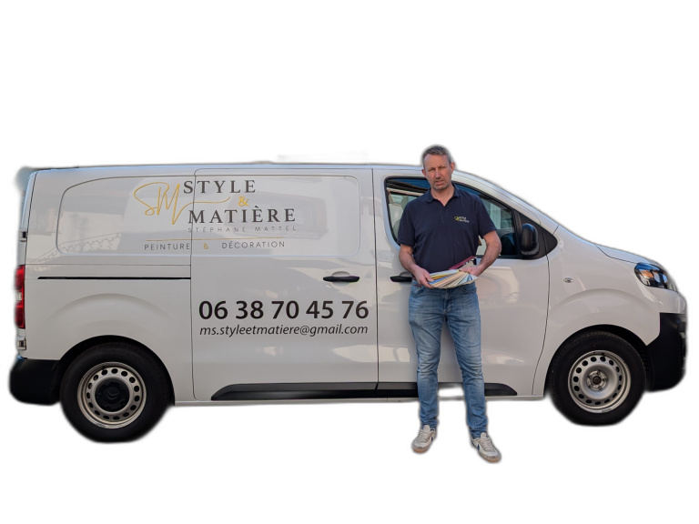 Stéphane devant sa voiture